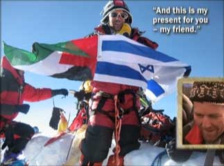 Everest DVD - Everest: A Climb for Peace - Dudu Yifrah holding Palestinian flag on Everest Summit